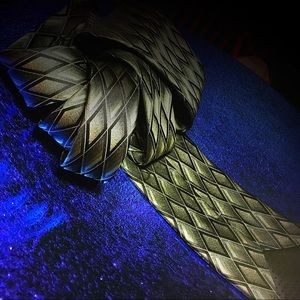 Metallic green neck tie